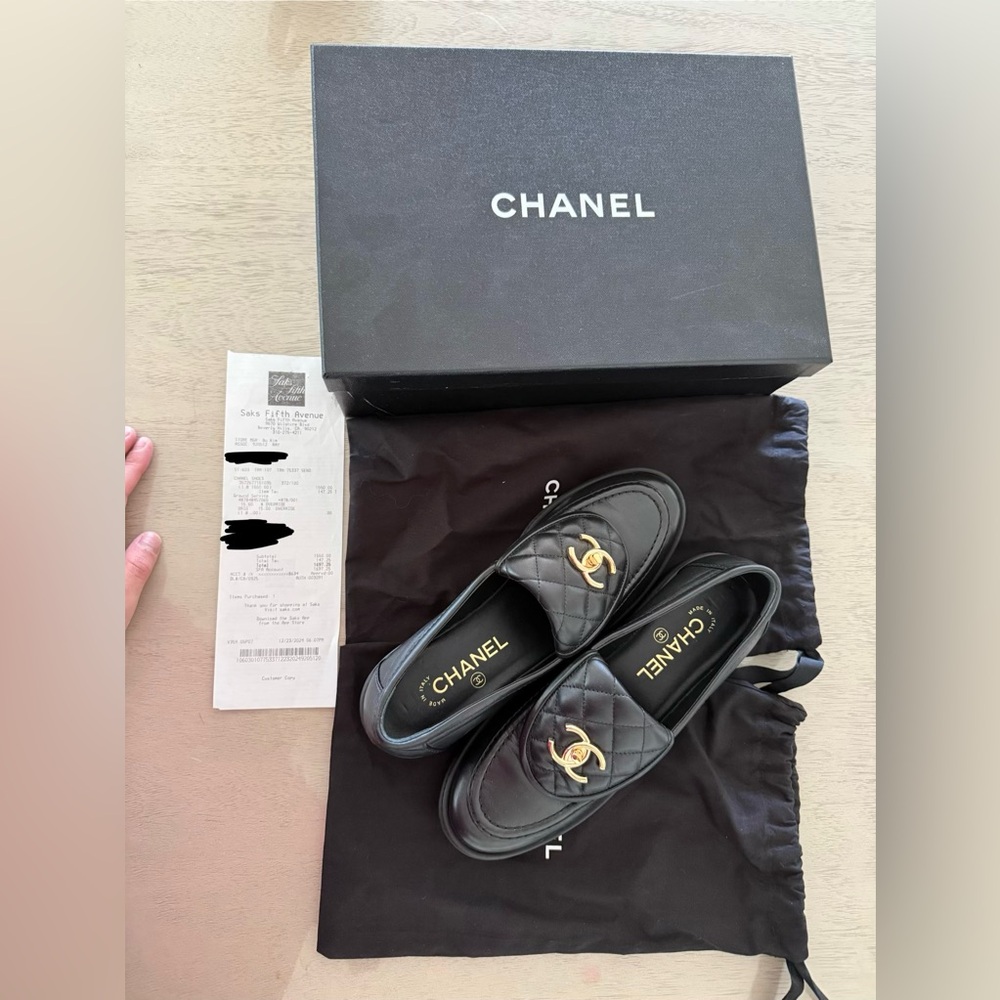 CHANEL Interlocking CC Logo Moccasins Loafers Black 38.5 Worn Once - Picture 4 of 16